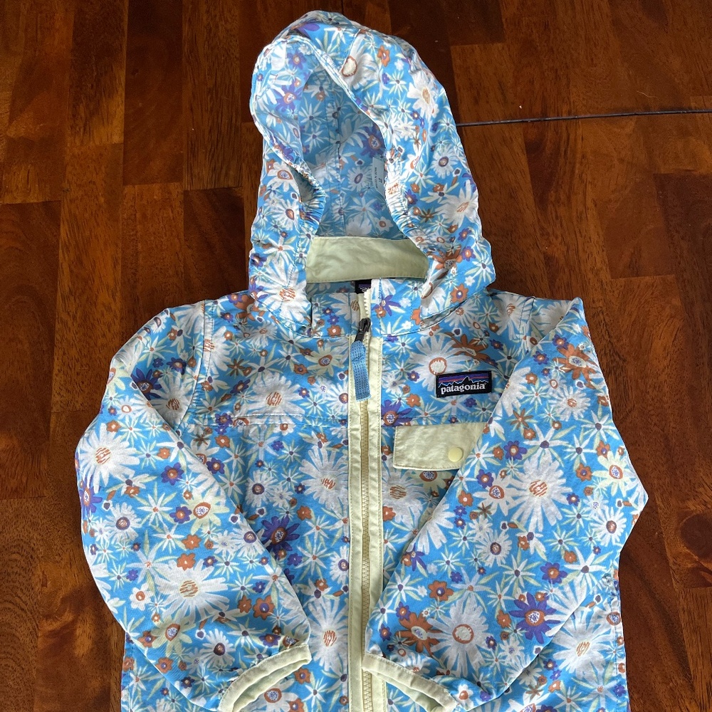 Patagonia Baby Baggies Windbreaker Jacket size 2T with daisy print.